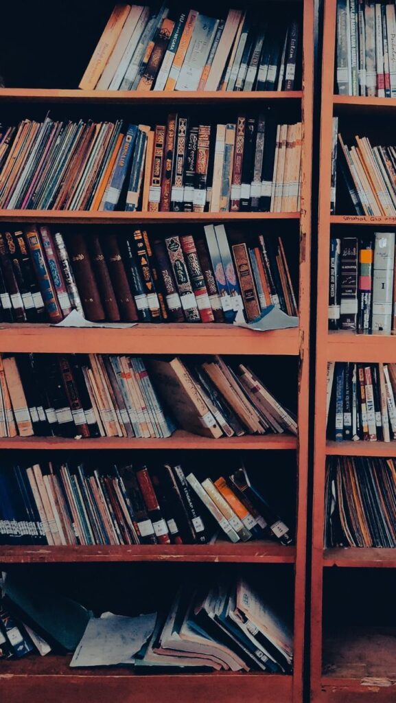 Mengungkap Keempat Prinsip Penting dalam Penyusunan Buku Teks yang Baik