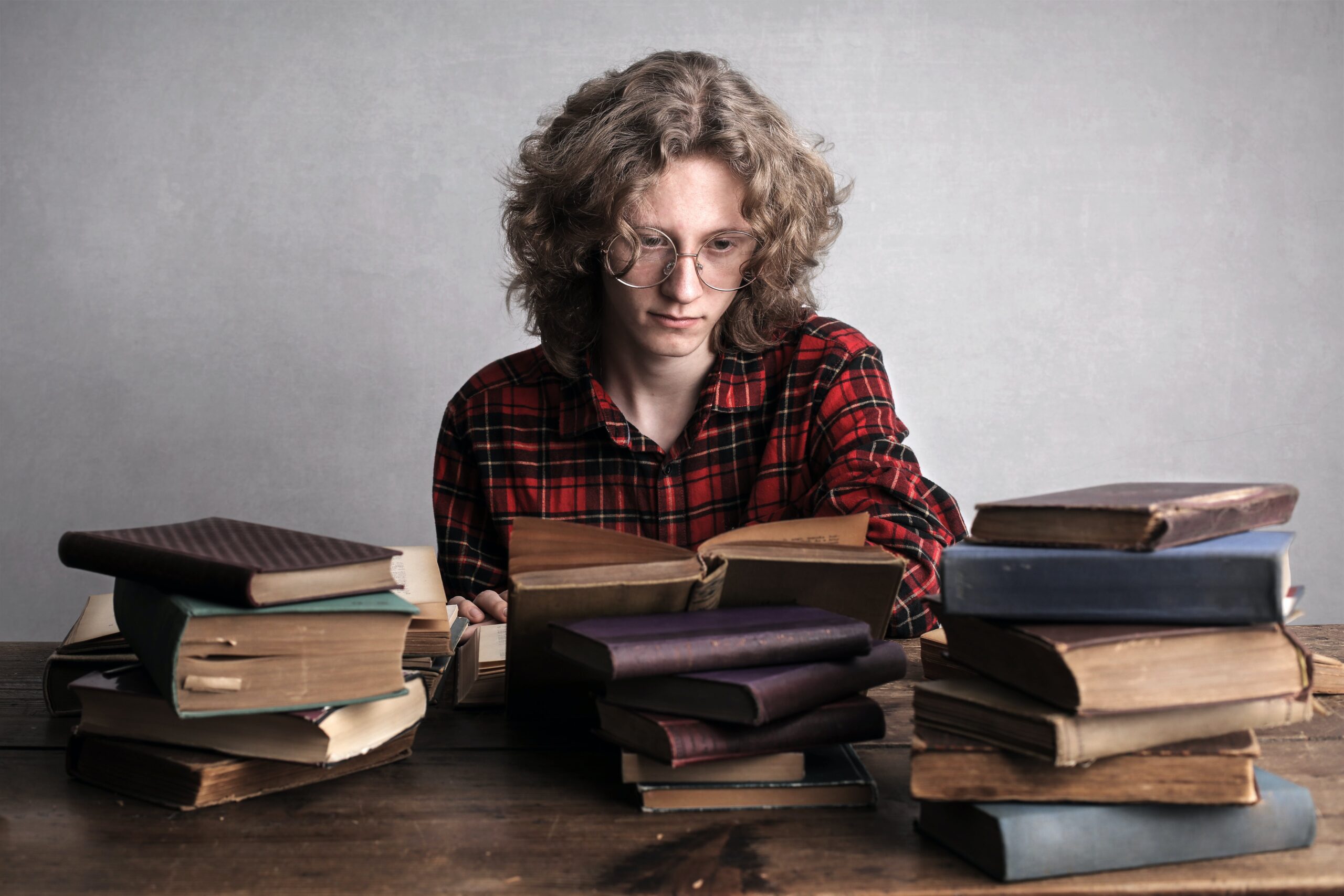 Buku Cetak vs Ebook: Apa Saja Sih Benefit dari Buku Cetak dan Ebook
