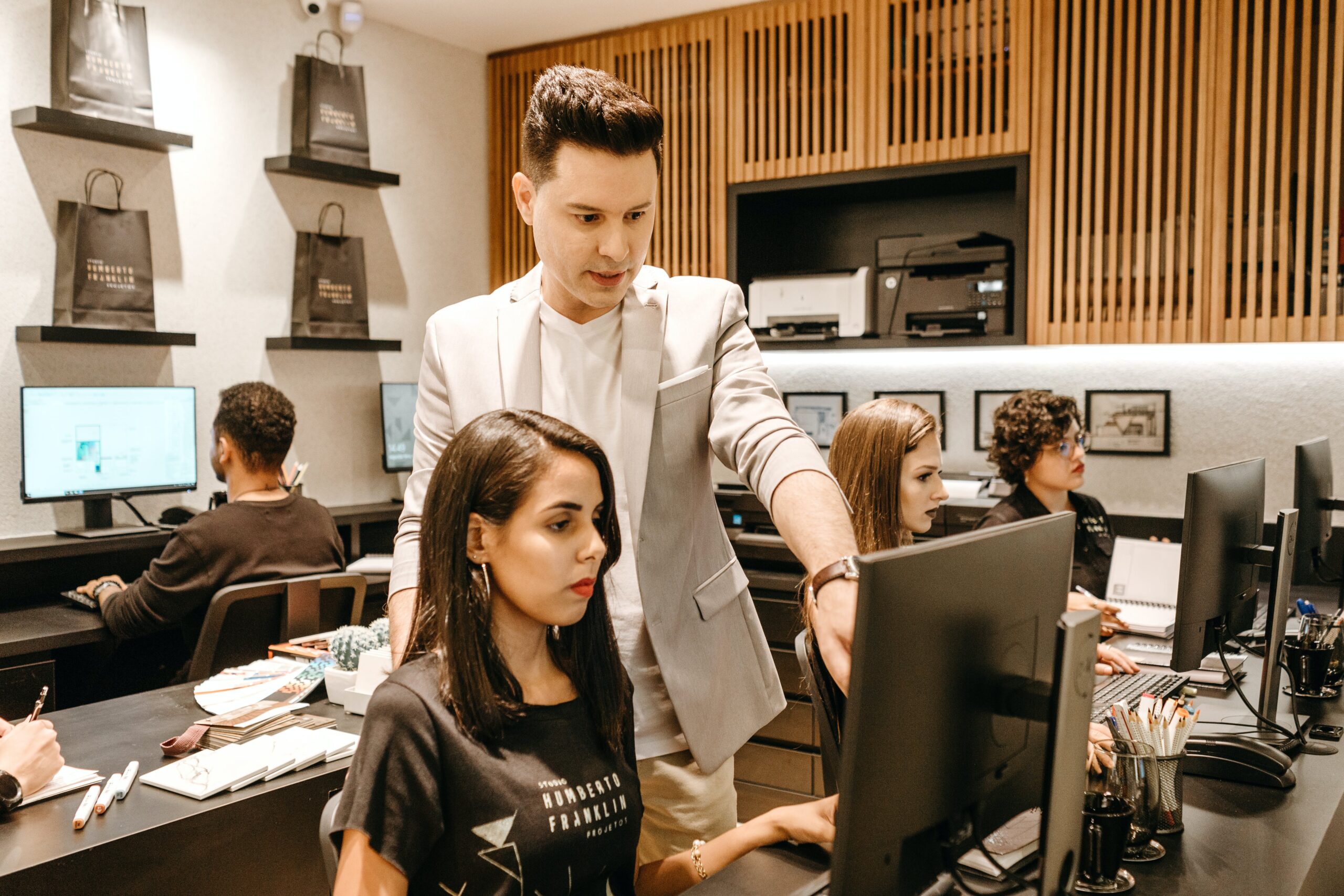 Penerbit Mayor atau Minor: Persamaan dan Perbedaan Penerbit Mayor dan Minor