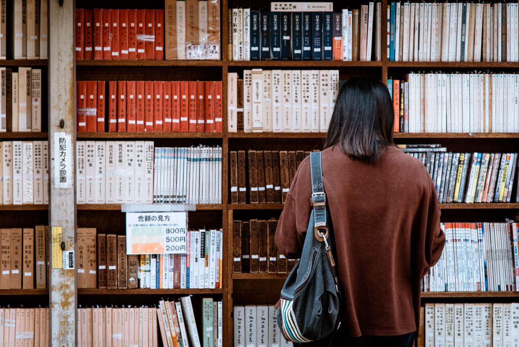 Mengatasi Book Hangover: Saat Dunia Nyata Tertukar dengan Dunia Fiksi