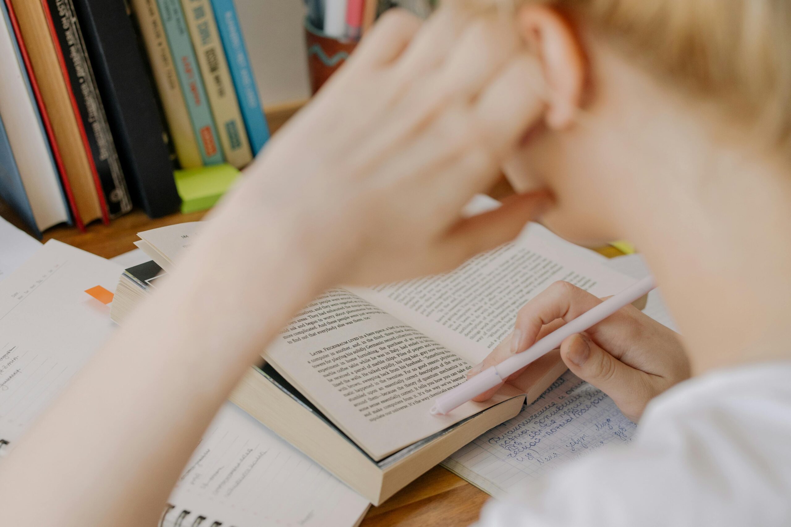 Mengatasi Tantangan Menerbitkan Buku Pendidikan Tinggi