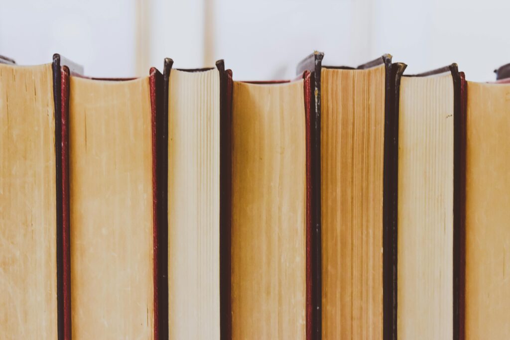 menerbitkan buku sendiri