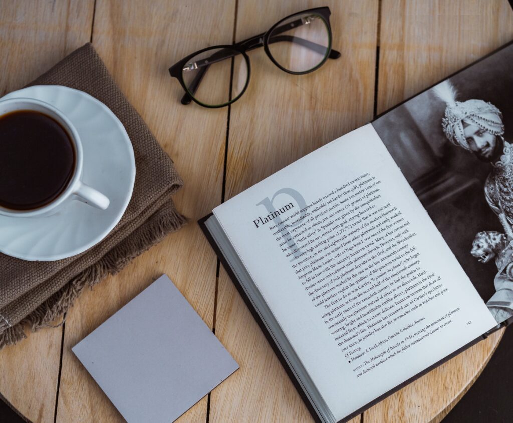 Layout Buku: Pengertian, Elemen, dan Tips Desain