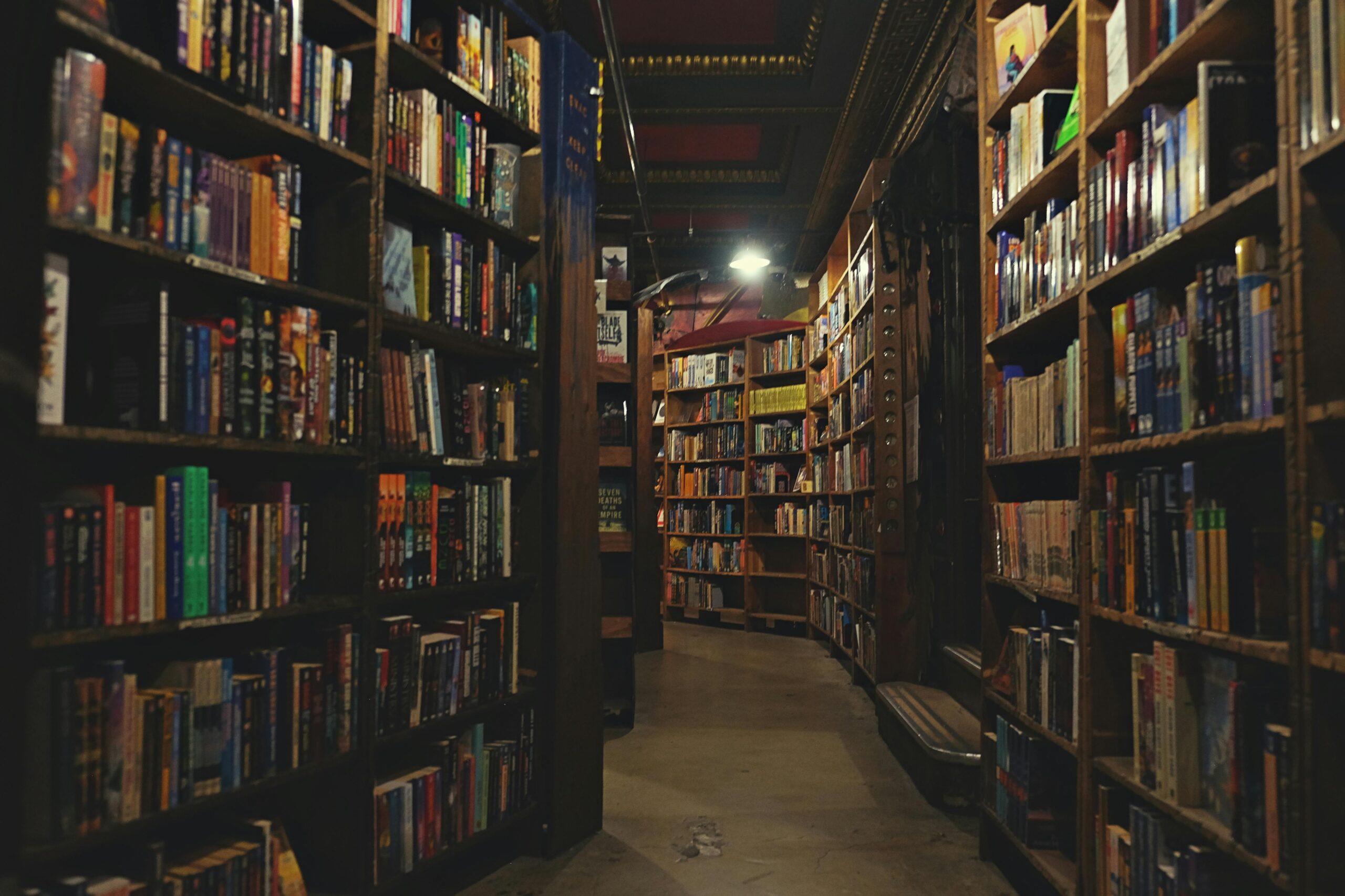 Tips Menulis Buku Sejarah Multidisiplin yang Komprehensif
