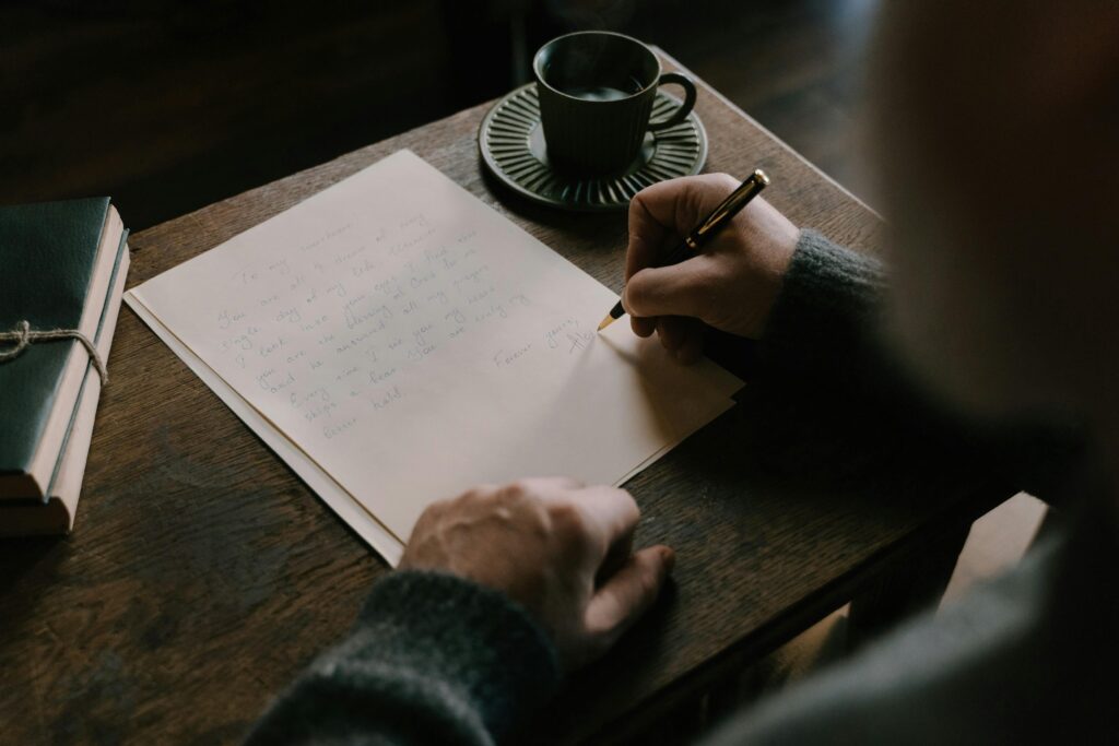 Tips menulis buku sejarah