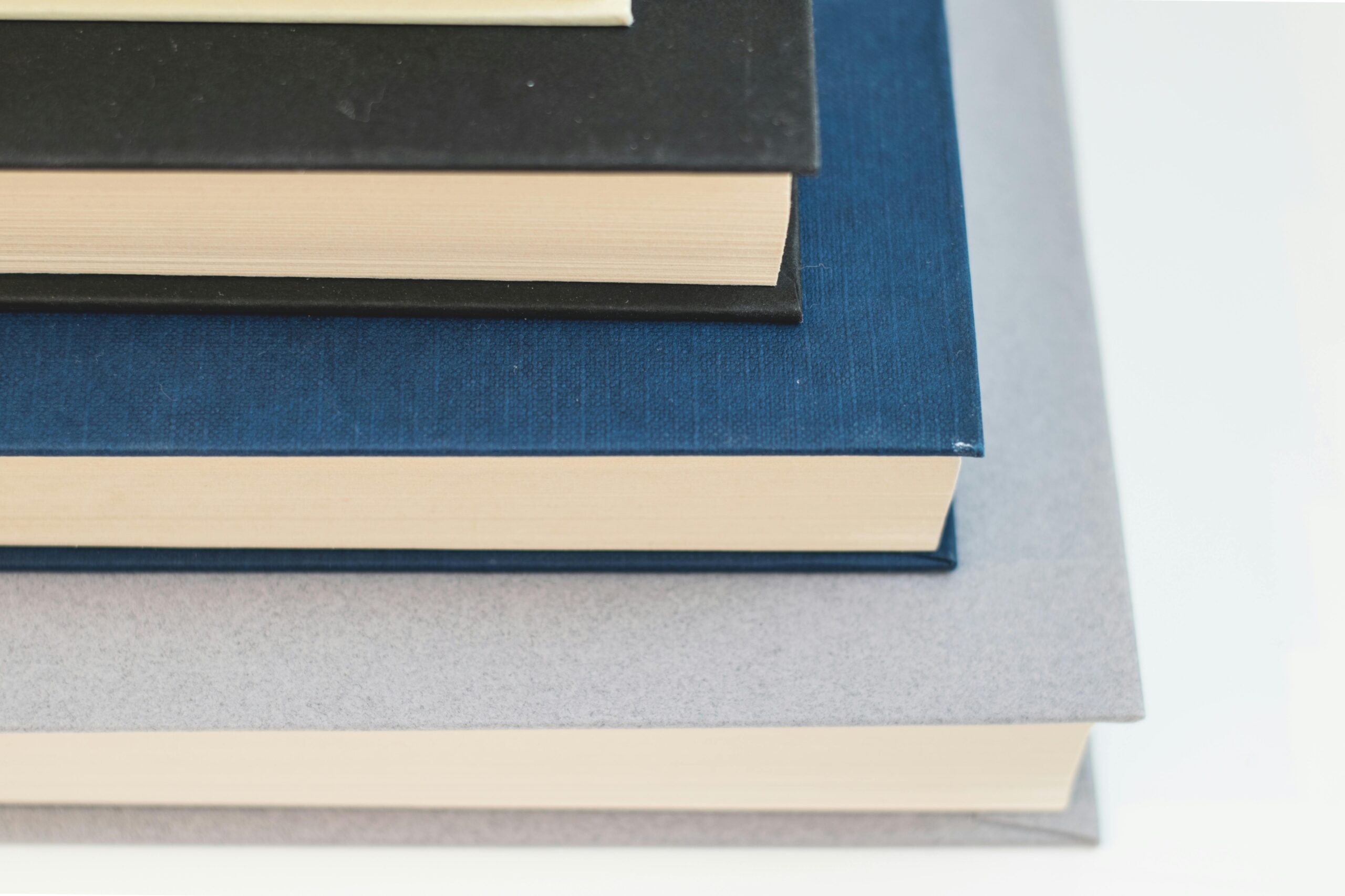 Kenali Perbedaan Buku Fiksi dan Non-Fiksi