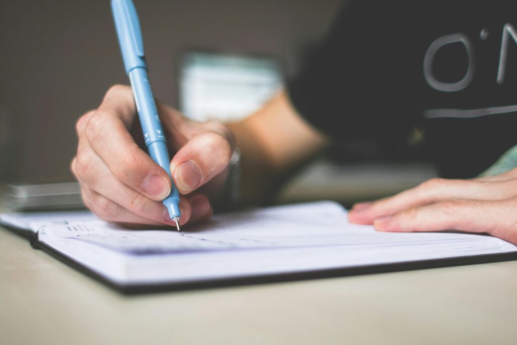 Menulis sejarah berdasarkan sudut pandang