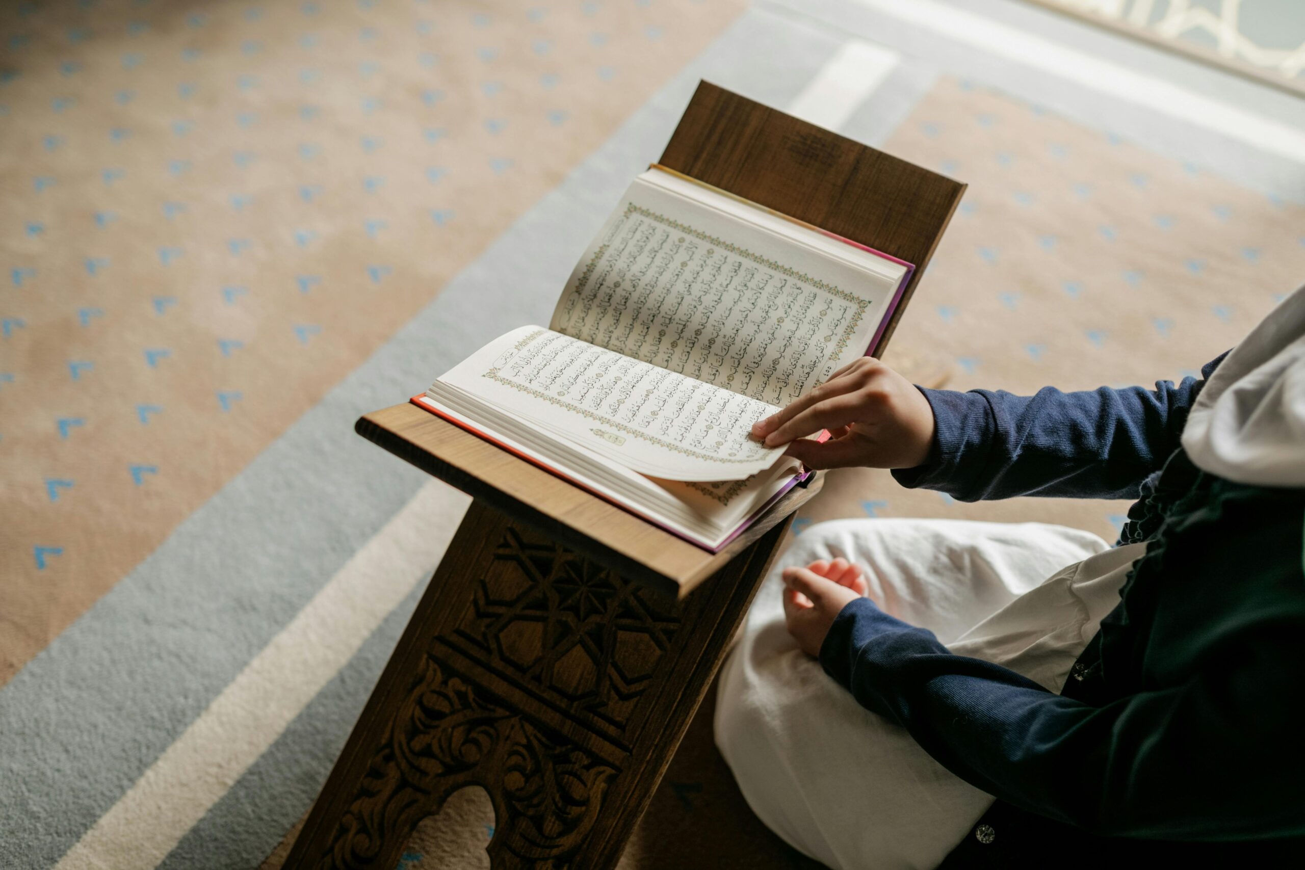 Inspirasi untuk Menulis Buku Referensi yang Unik dan Menarik