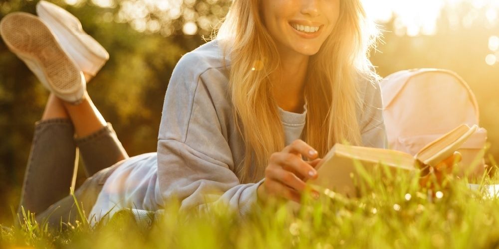 Review Jujur Booktok: Fenomena, Jenis Konten, dan Dampaknya pada Dunia Literasi