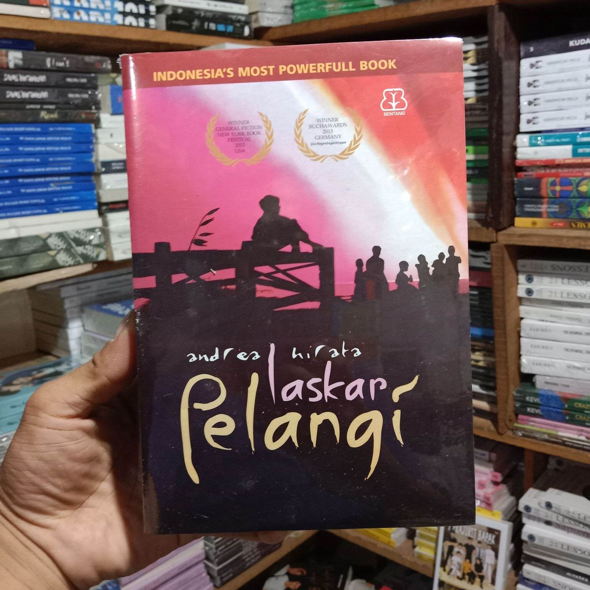 Buku Laskar Pelangi Karya Andrea Hirata